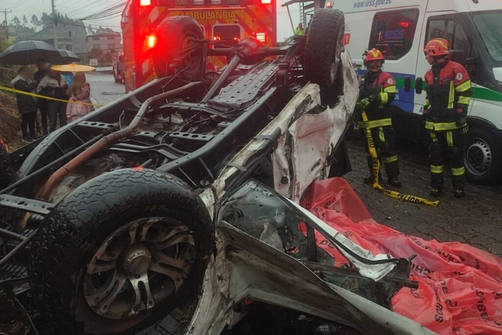 Accidente en la curva de Santa Rosa, sur de Quito